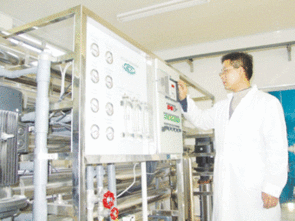 河南油田桐柏山天然礦泉飲料廠 嚴把質量關，守護“瓶”安生活